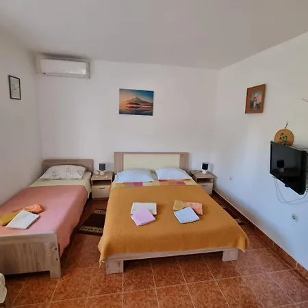 Tino Apartman Sukošan